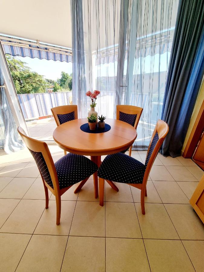 Sea View App Mirta Apartment Umag Bagian luar foto