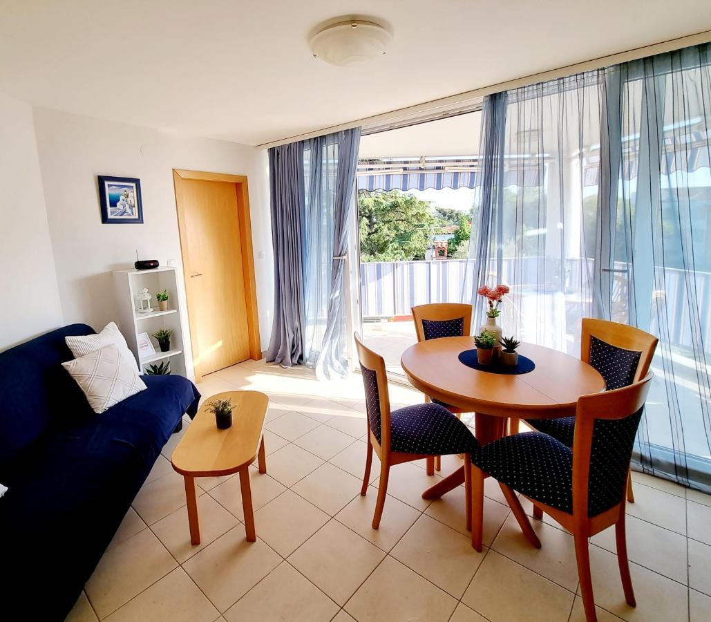 Sea View App Mirta Apartment Umag Bagian luar foto