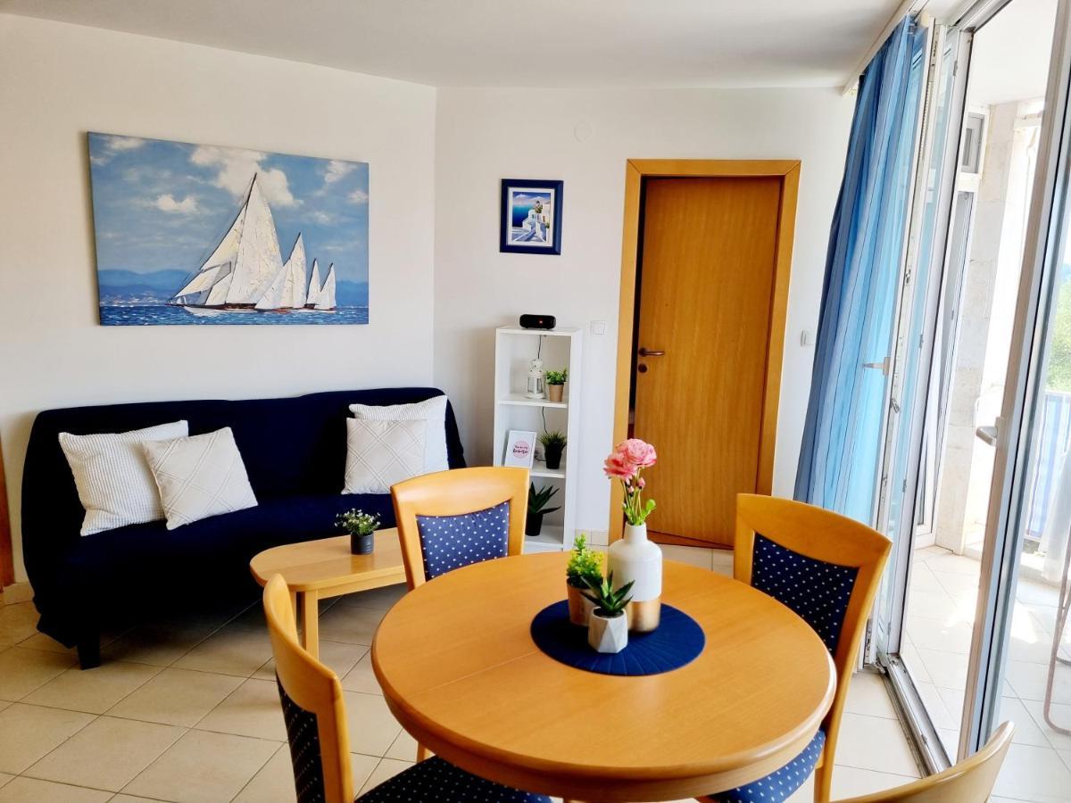 Sea View App Mirta Apartment Umag Bagian luar foto