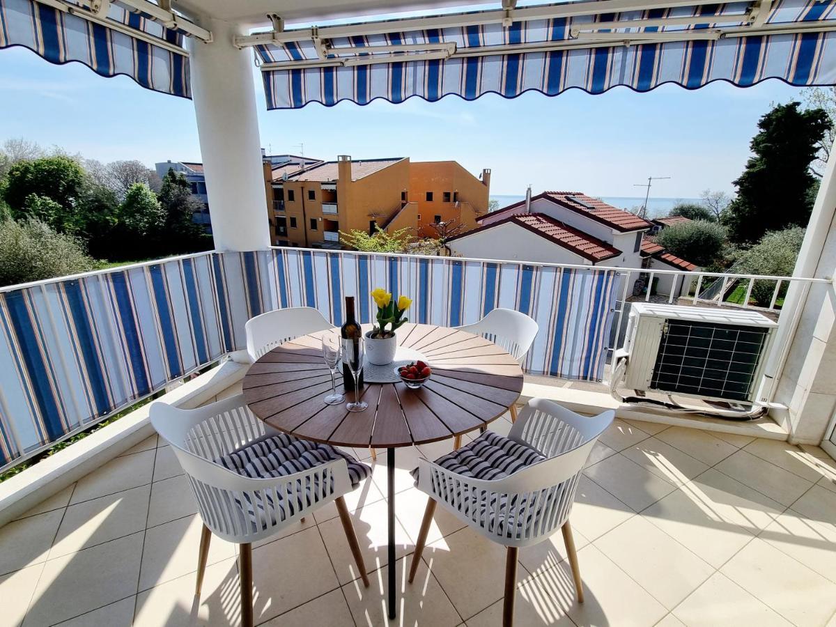 Sea View App Mirta Apartment Umag Bagian luar foto