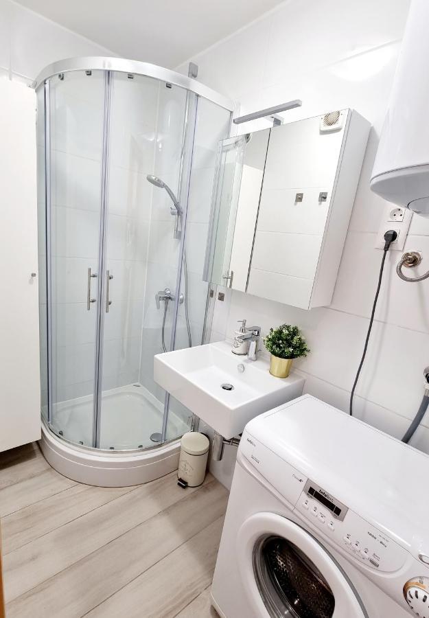 Sea View App Mirta Apartment Umag Bagian luar foto
